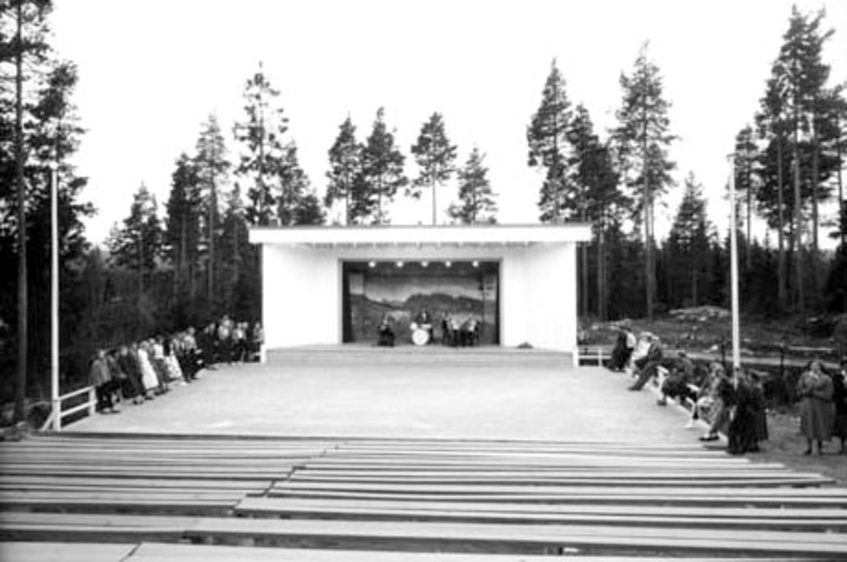Anno Domkirkeodden, VALLSET IDRETTSLAGS SCENE. FESTPLASSEN. MUSIKKSTEVNE.