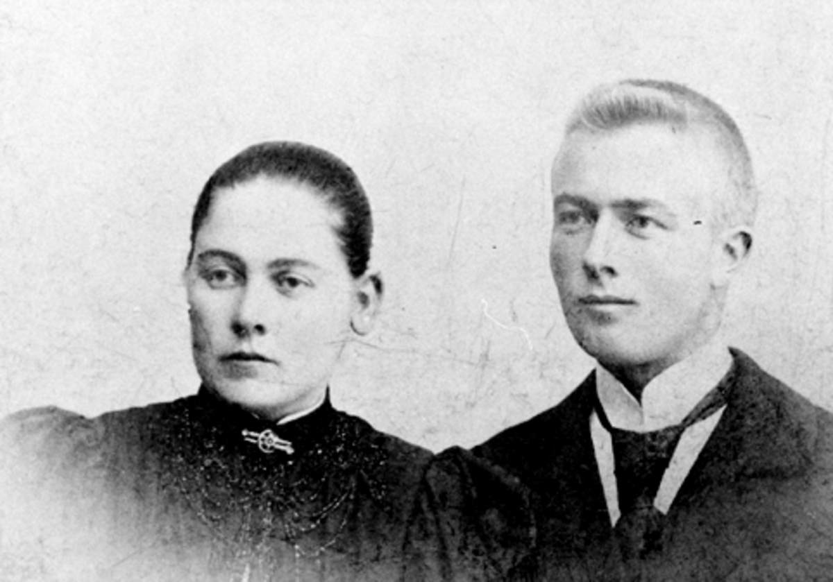 Anno Domkirkeodden, PETRA HANSDATTER BRÆNNA OG PEDER AIMAR ANDERSSEN HAUKAASEN. FORLOVELSESBILDE