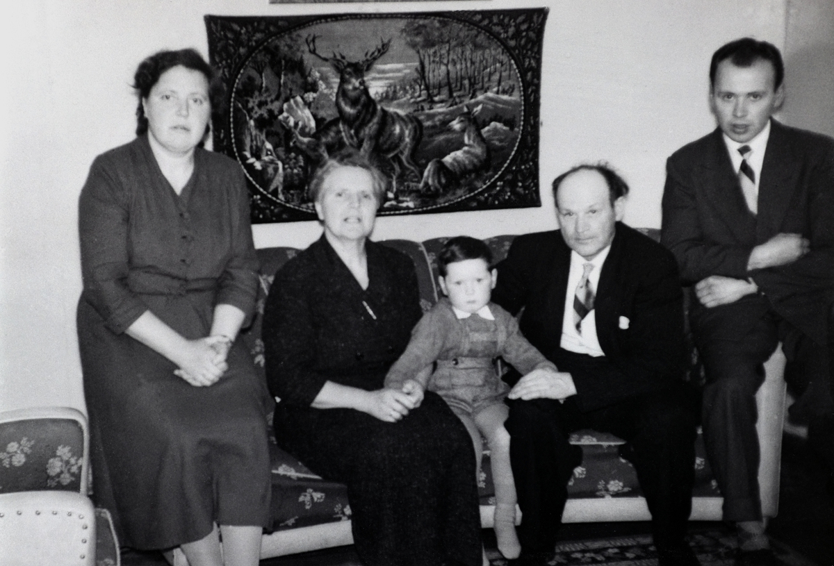 Anno Domkirkeodden, BESØK I GAUKERUD 1957. F. V HJØRDIS GUNDERSEN F. GRANBERG, KLARA GRANBERG, JAN HENNING GRANBERG, TRYGVE GRANBERG OG TORBJØRN GRANBERG