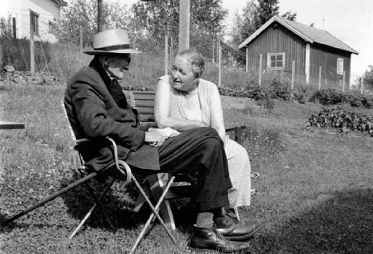 Anno Domkirkeodden, GUDMUND OG ALIDA FINNANGER PÅ SOLSTAD, ILSENG. ALIDA VAR FØDT DAMMEN I VOLUGEN ØVRE, VALLSET I 1894, GUDMUND VAR FRA STJØRDAL