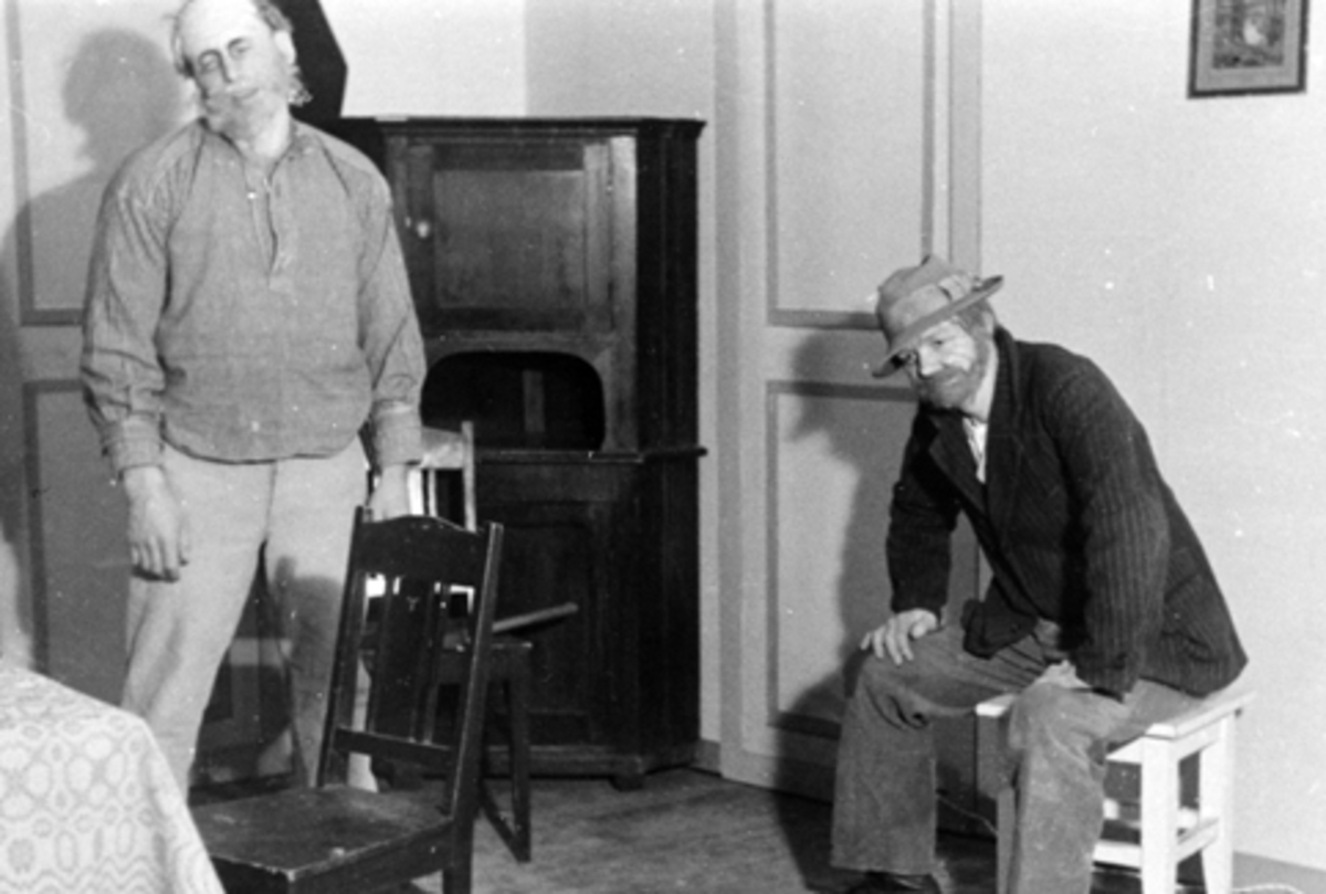 Anno Domkirkeodden, SANDERUD SYKEHUS, REVY, SKUESPILL, TEATER, "TOBAKK UTEN KJÆRLIGHET", TO UKJENTE SKUESPILLERE, F. V. JOHAN LINLØKKEN, GEORG ROGSTAD