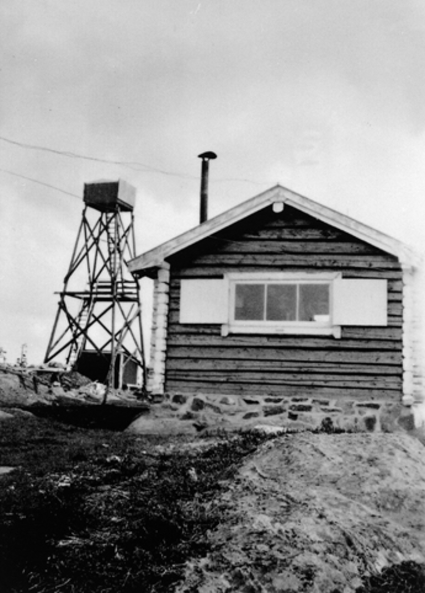 Anno Domkirkeodden, KNUKTÅRNET. BRANNVAKTSHYTTA OG BRANNVAKTSTÅRNET.