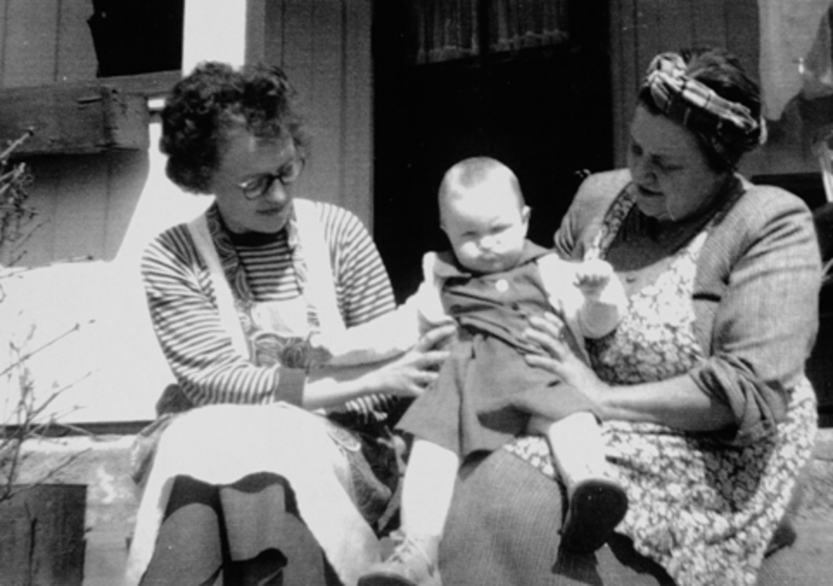 Anno Domkirkeodden, T. V. ELLINOR JOHANSEN G. ANDRESEN, EMILIE BJØRNSTAD JOHANSEN OG ELINOR BJØRNSTAD, 1959.