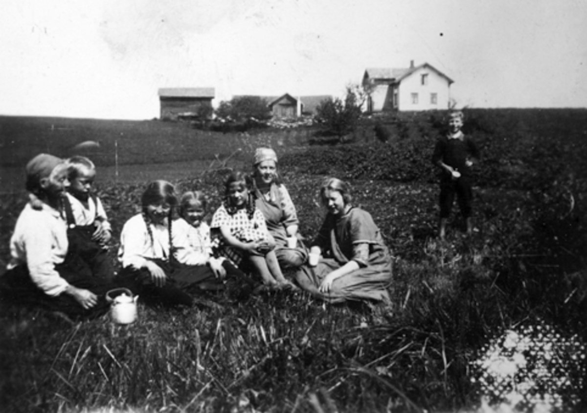 Anno Domkirkeodden, HAGELUND I STANGE, PAUSE I ONNA, 1930-ÅRENE.