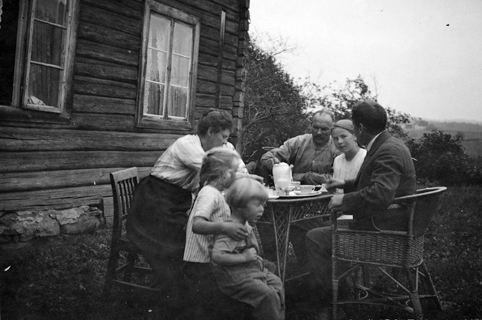 Anno Domkirkeodden, NORDBRYHN GARD, STANGE. LEIF NILSEN, AASE NORDBRYHN, EMILIE ØVERGAARD, ANDREAS OG OLGA NORDBRYHN, AKSEL NILSEN.