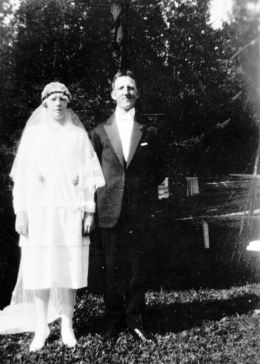 Ukjent, Brudepar Dagmar f. Trosvik og Mathias Berge. 1927.