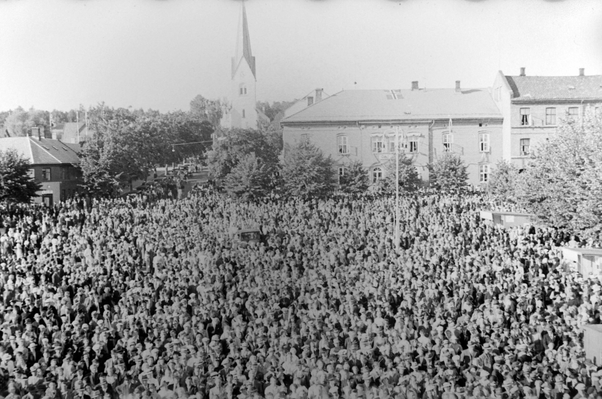 Adolf Skjegstad, HAMAR, STORTORGET,