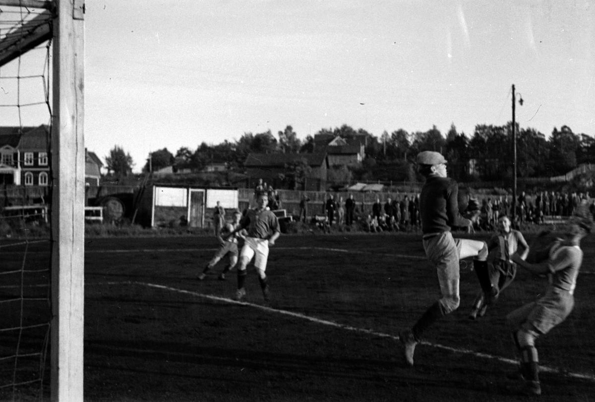 Adolf Skjegstad, HAMAR STADION, FOTBALLKAMP.