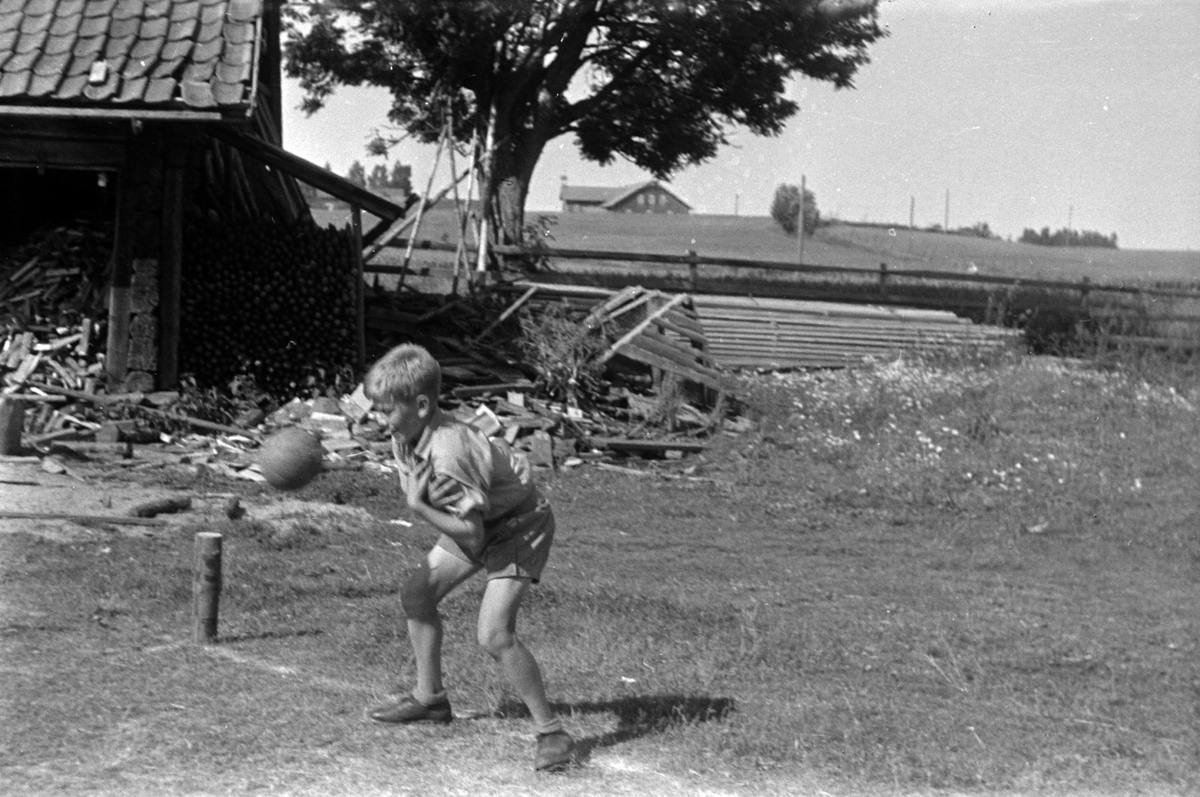 Adolf Skjegstad, FOTBALL, UKJENT GUTT I MÅL.