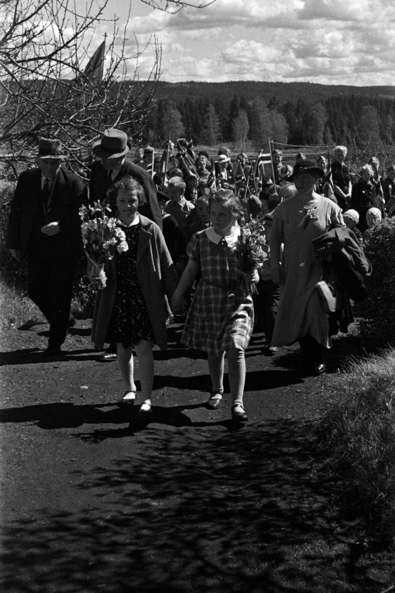Adolf Skjegstad, 17. MAI, BARNETOG VED ROMEDAL KIRKE.