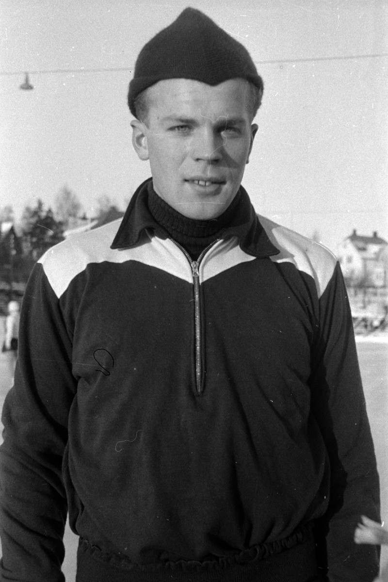 Adolf Skjegstad, HAMAR STADION, UKJENT SKØYTELØPER.