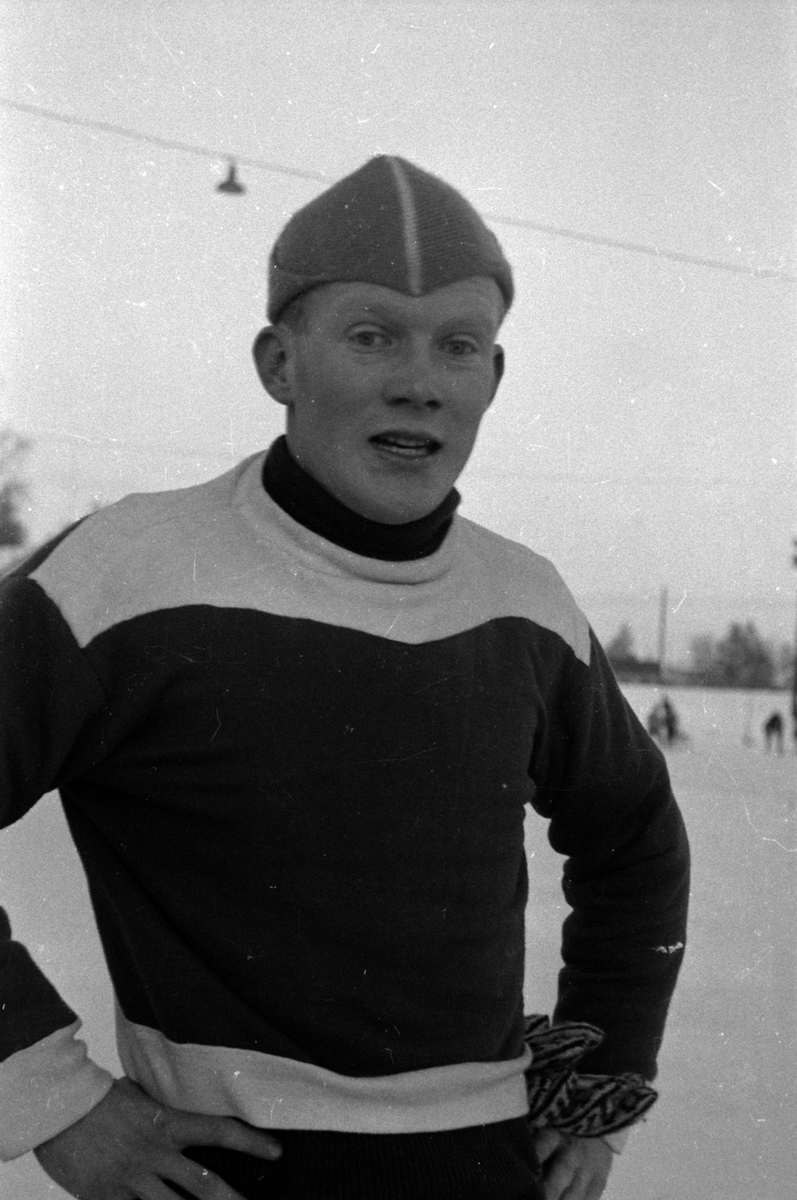 Adolf Skjegstad, HAMAR STADION, SKØYTELØPER PER SANDLIE.