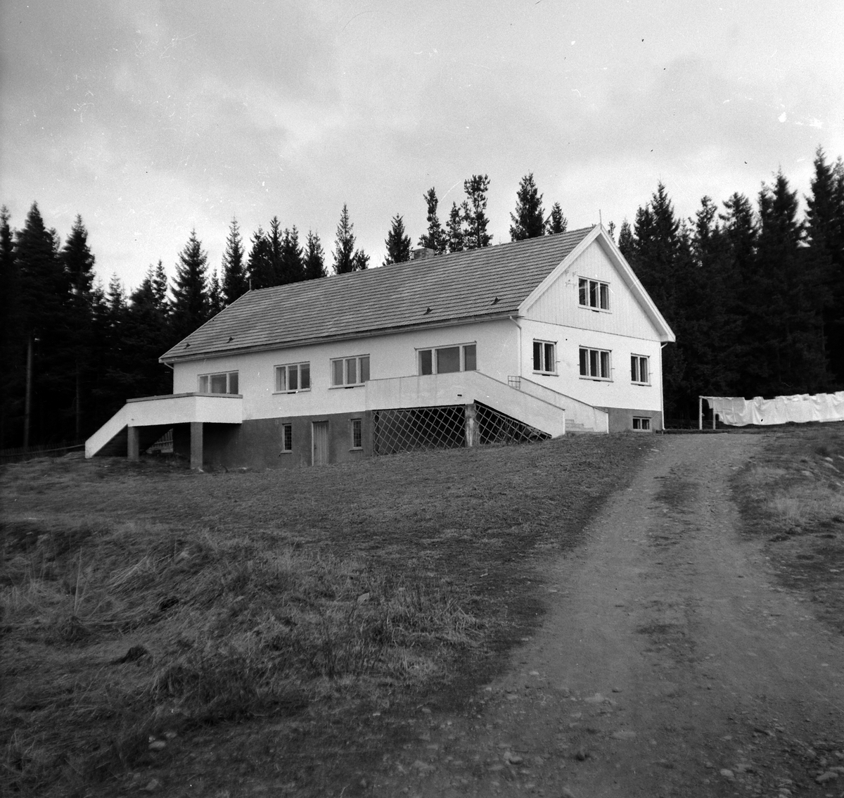 Adolf Skjegstad, Hus på Ilseng. Inne på "Fjell bruk"
