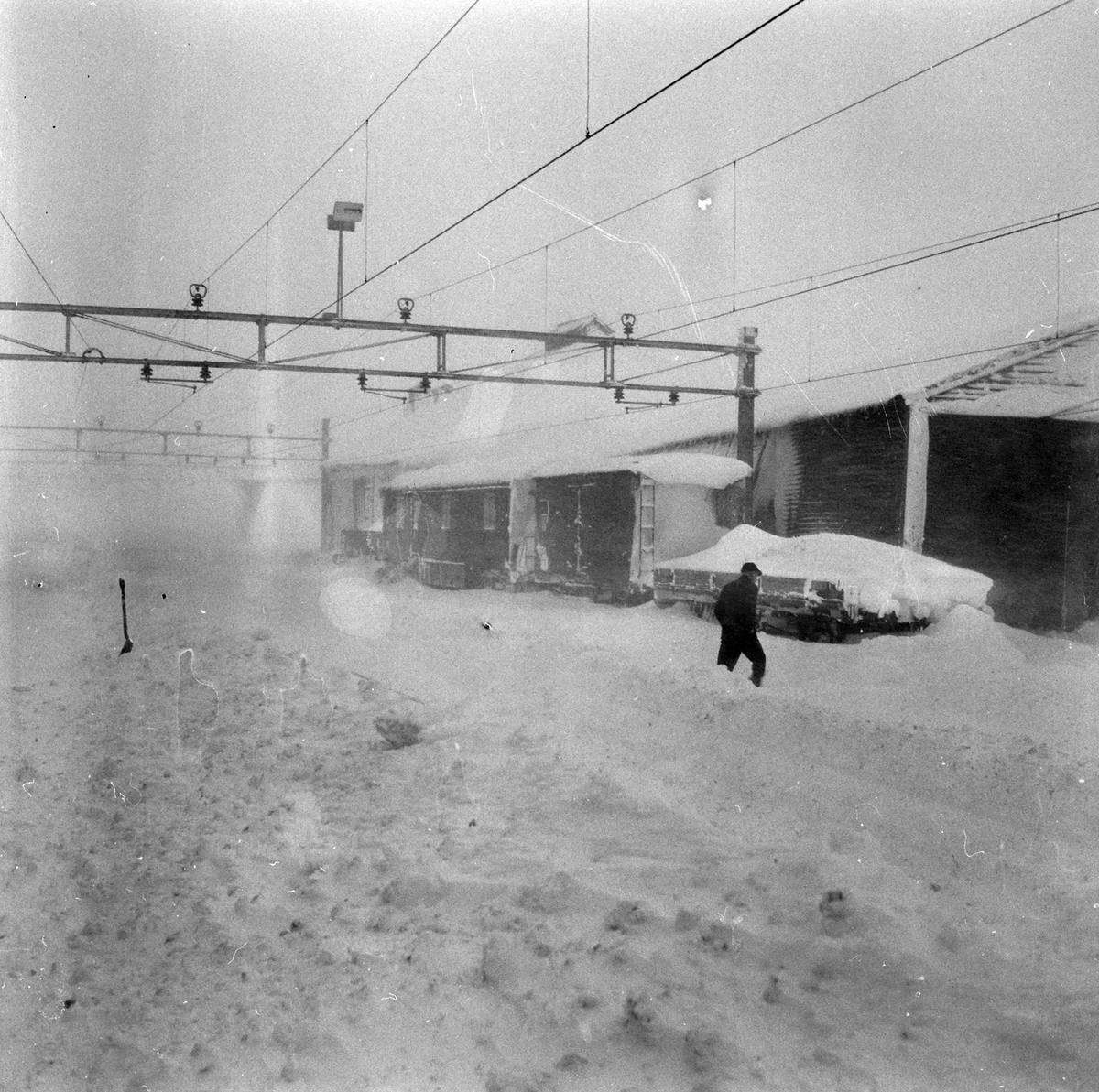 Adolf Skjegstad, FINSE JERNBANESTASJON, VINTER, SNØBRØYTING, SNØSTORM.