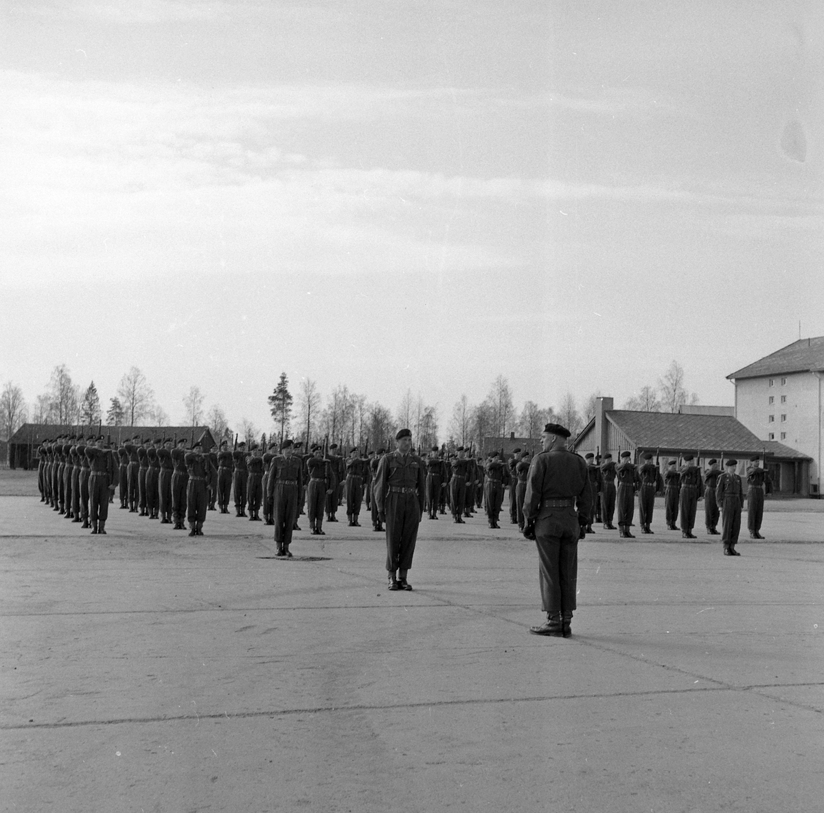 Adolf Skjegstad, Trandum leir. Ullensaker. Militærøvelse, Kronprins Harald, inspiserer, militætropp.