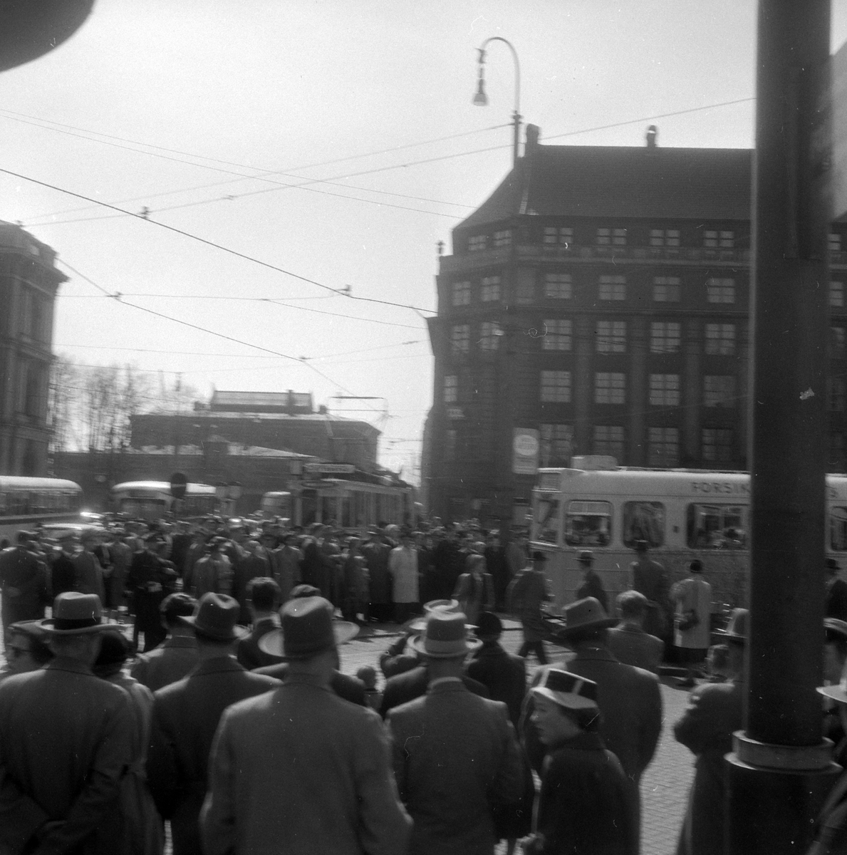 Adolf Skjegstad, Jernbanetorget, sporsløyfe 2. Dette er nok 28. april 1957 og 235 er enten i ferd med å legge ut på Jomfruturen for Lambertseterbanen eller har kommet tilbake etter turen.