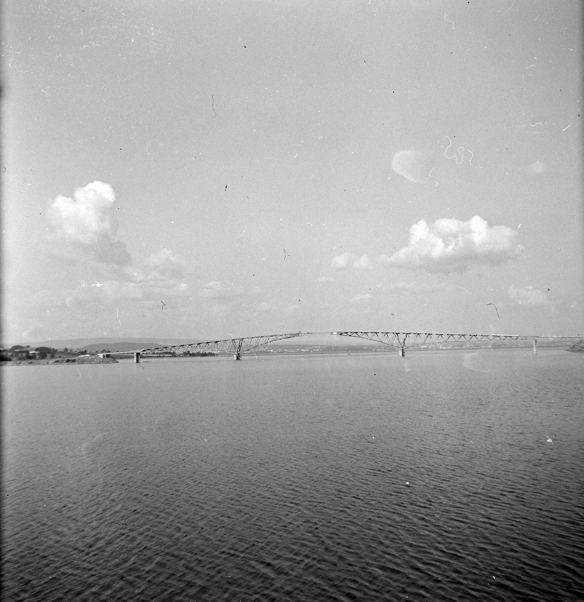 Adolf Skjegstad, Nessundet bru mellom Tingnes og Helgøya. Åpnet 1957.