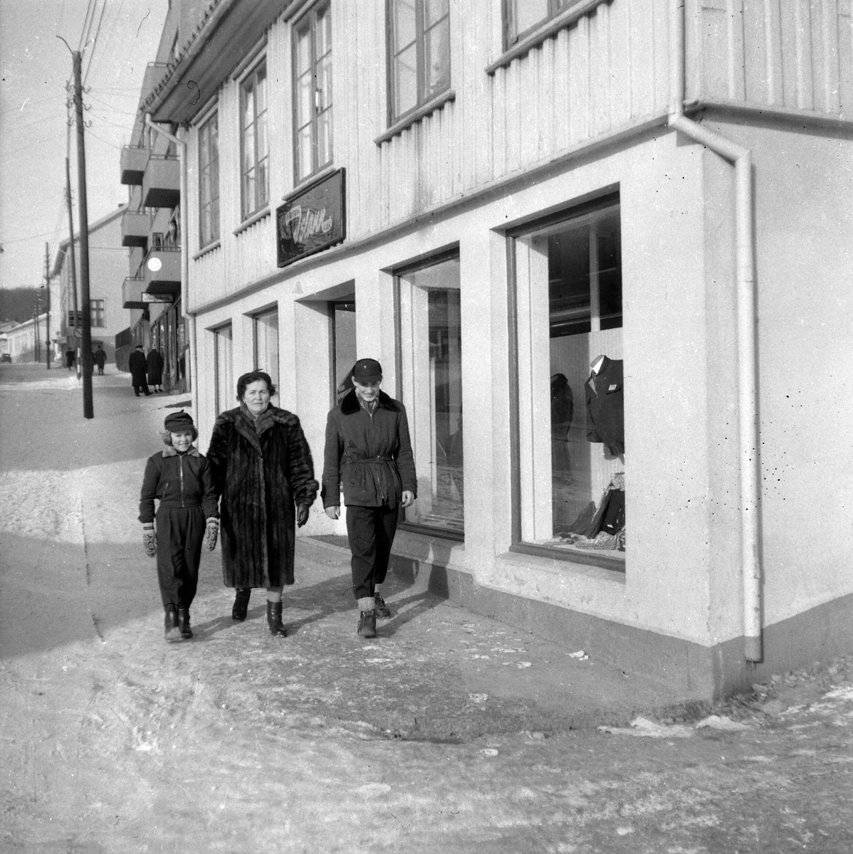 Adolf Skjegstad, Asbjørg, Petra og Annar Skjegstad.