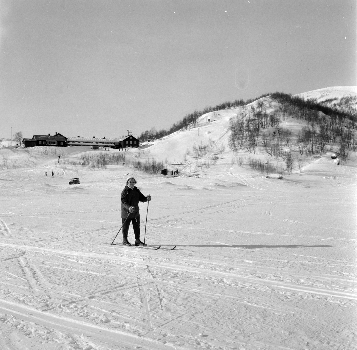 Adolf Skjegstad, Petra Skjegstad på ski på fjellet.