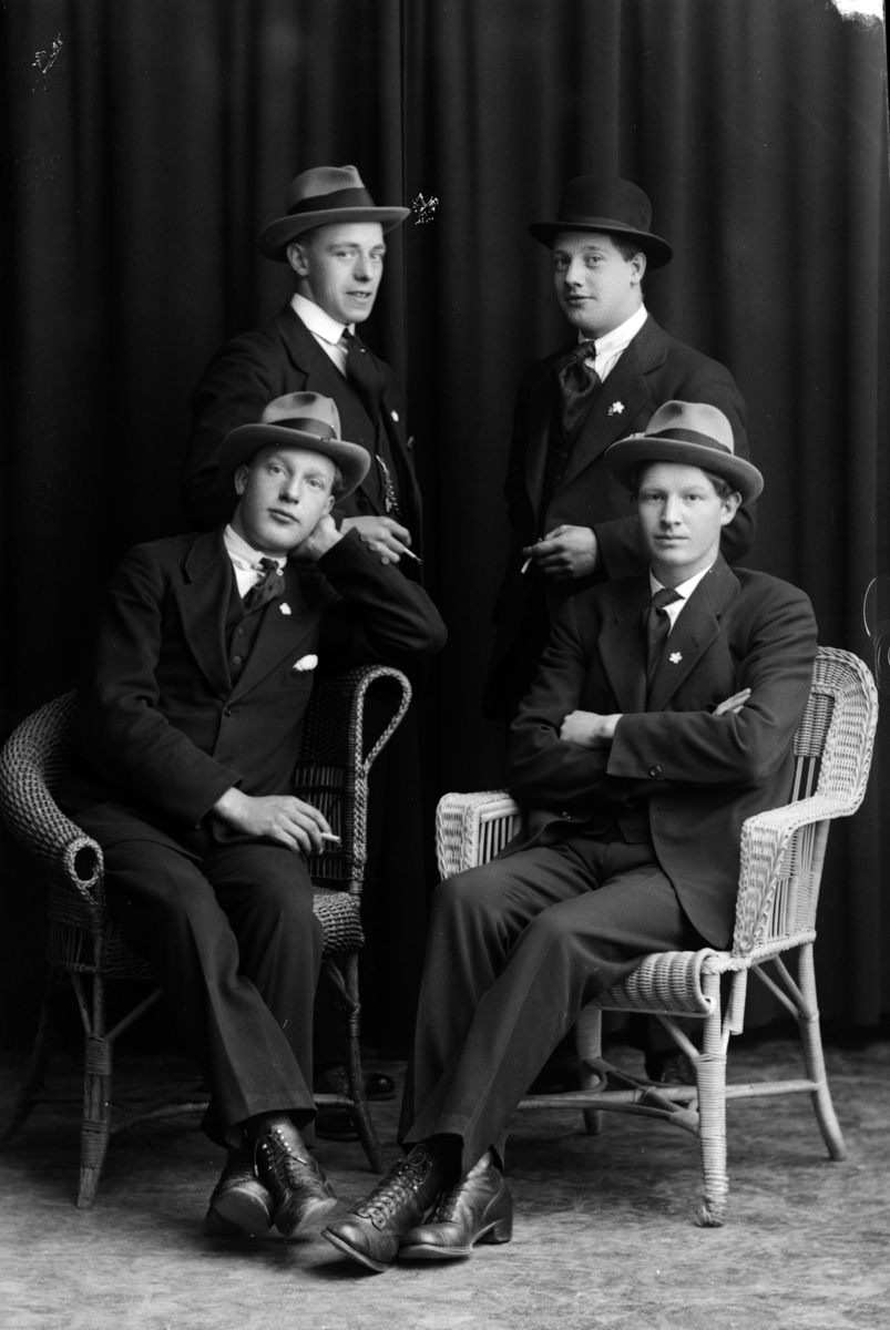 Christian Grundseth, ANDERSEN O. , GR: 4 UNGE MENN 19221