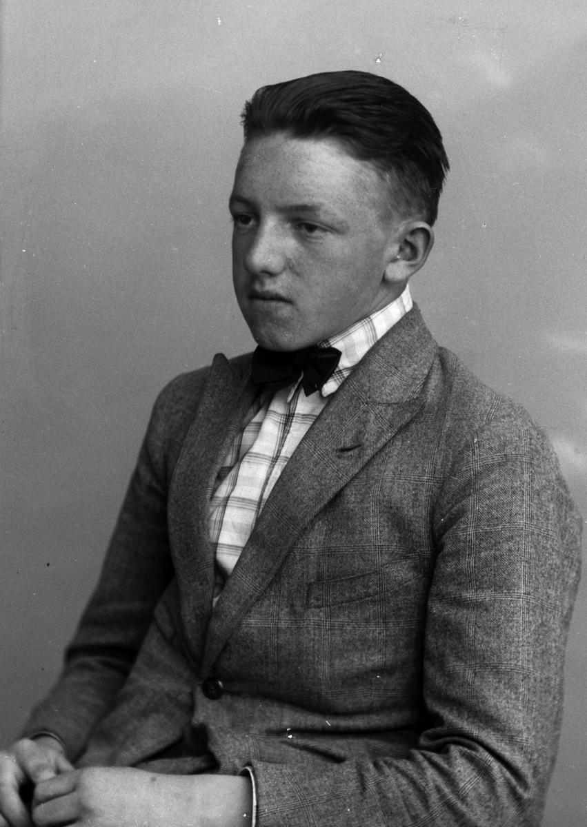 Christian Grundseth, BAKKE THOR, HALVFIG. , CERTF. 29527