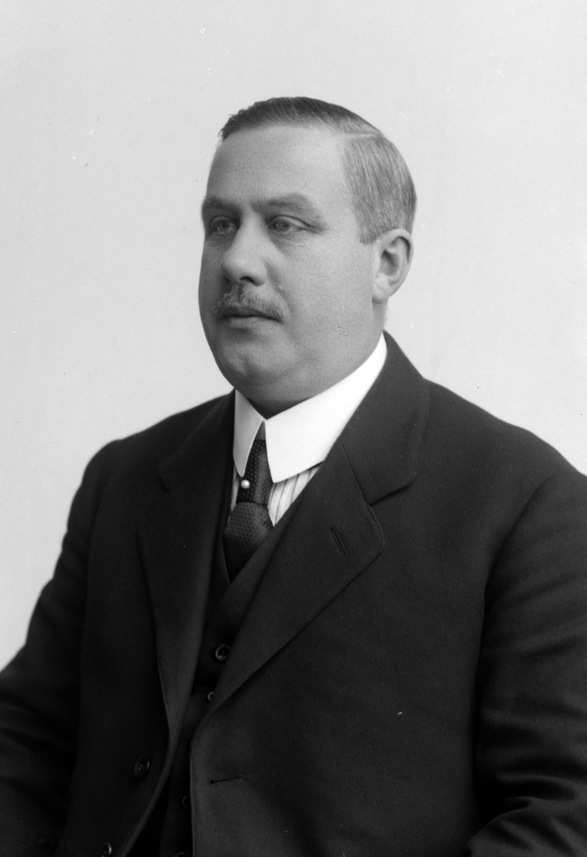 Christian Grundseth, BREDSTUEN JØRGEN, HALVFIG. , 25192