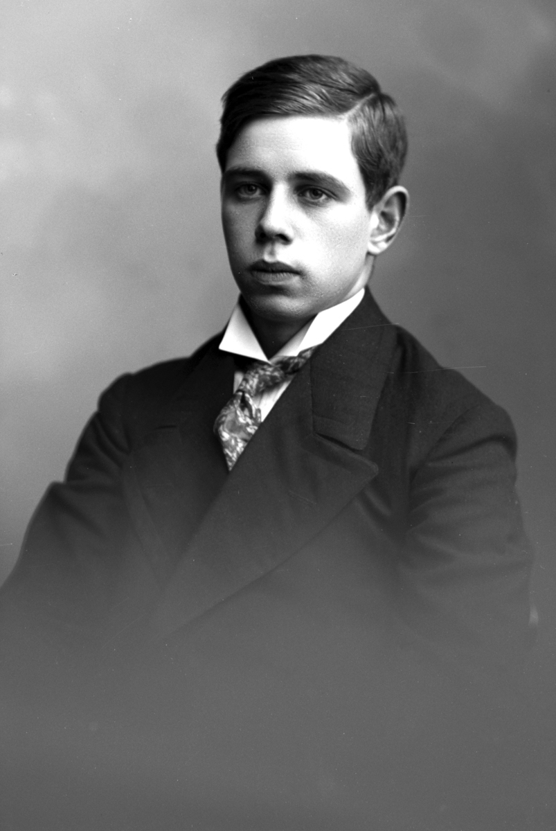 Christian Grundseth, DAHLIN FINN, ( 1895 -1997 ) HALVFIG. 15537