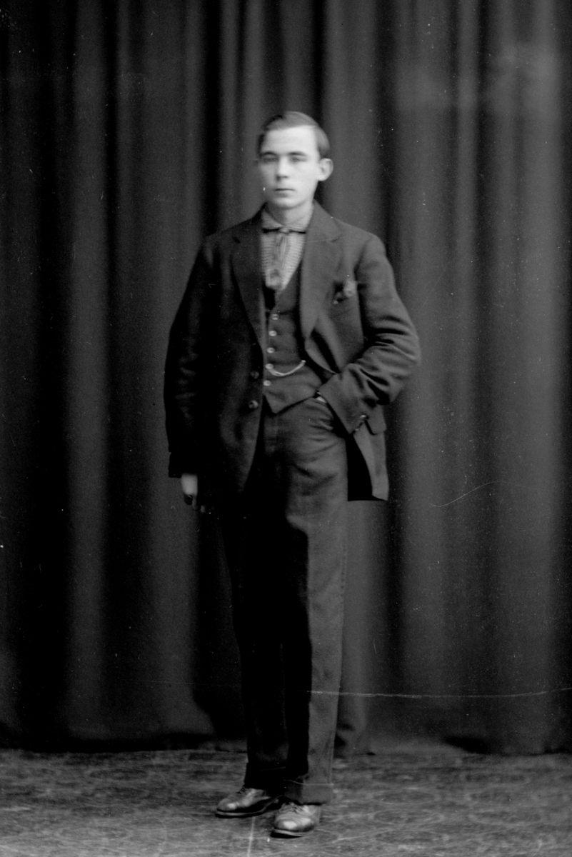 Christian Grundseth, ERIKSEN ERIK, HELFIG. , 23288