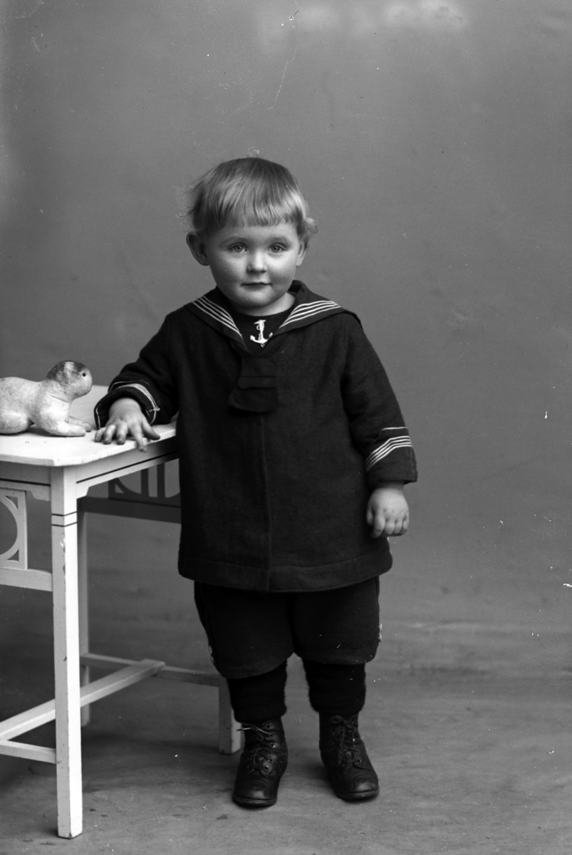 Christian Grundseth, HANSEN HALVDAN, LITEN GUTT, HELFIG. , 23678