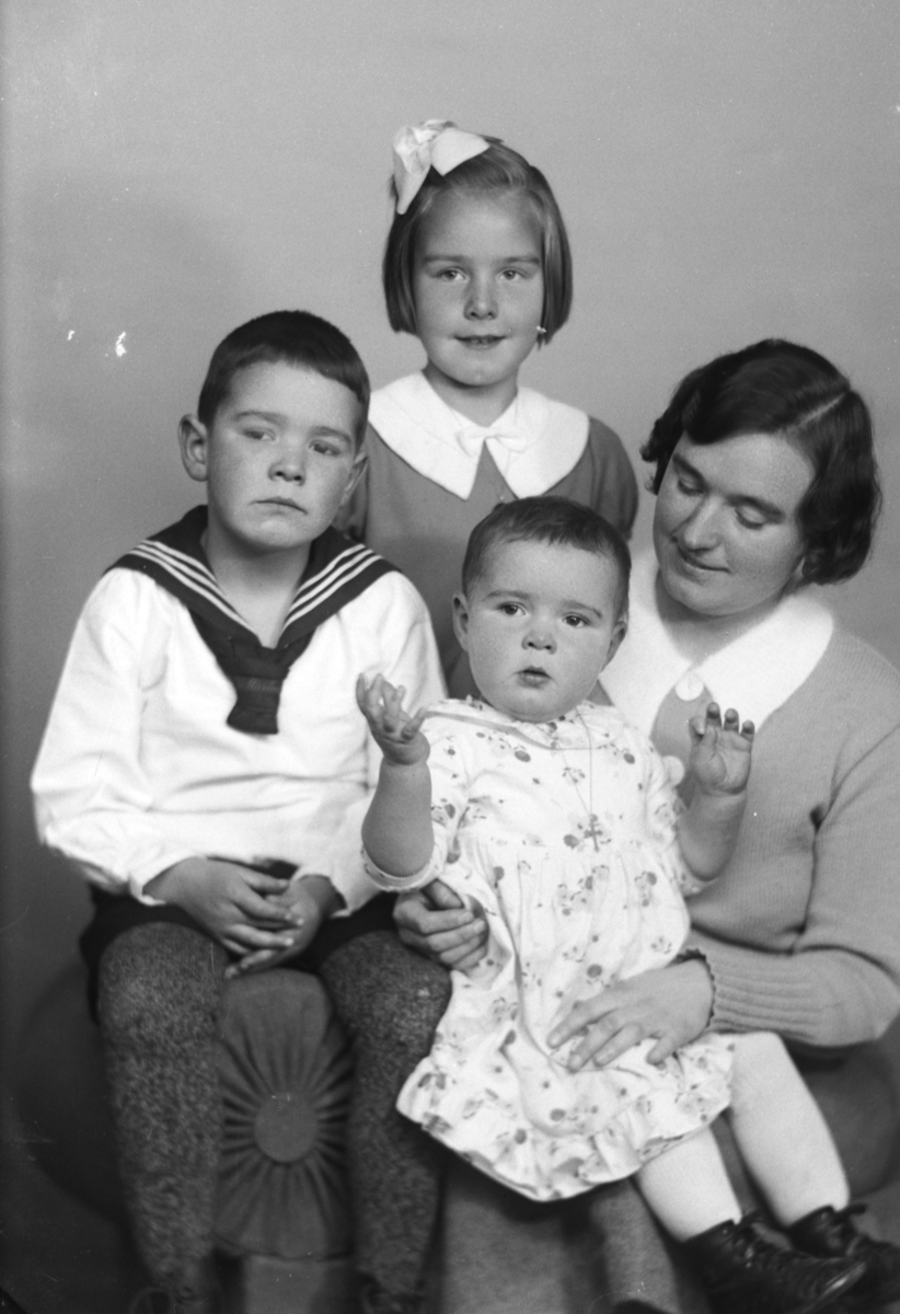 Christian Grundseth, HANSEN LEKTOR, GR: 4, MOR+BARN, 38504
