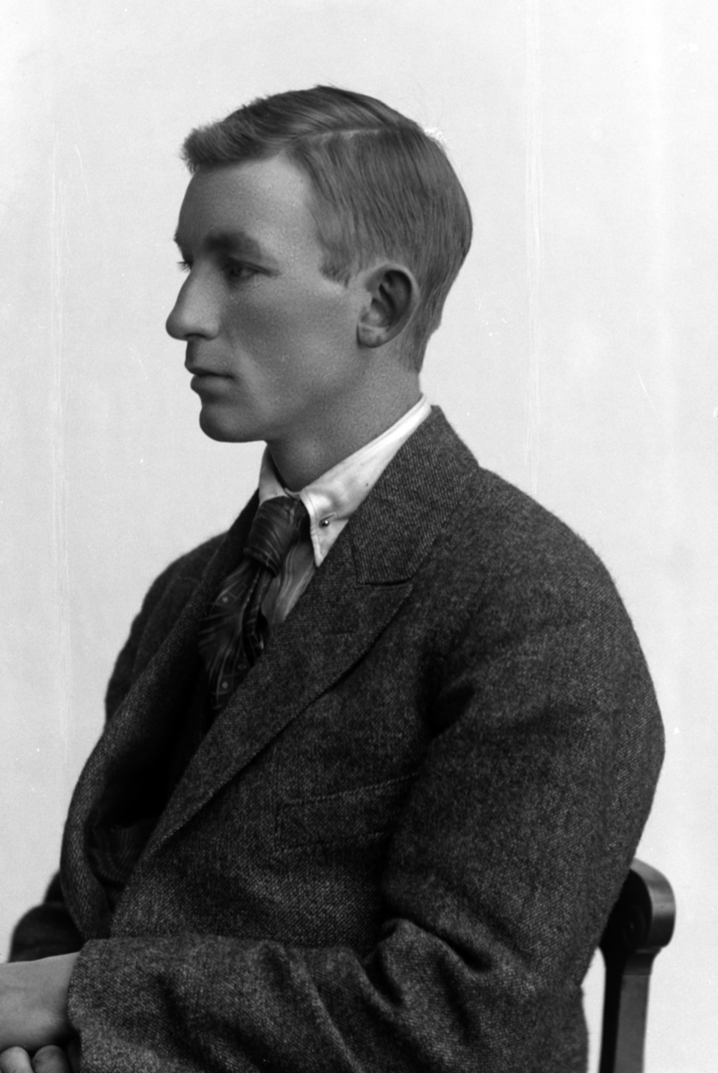 Christian Grundseth, HEUCH T. , HALVFIG. , 26691