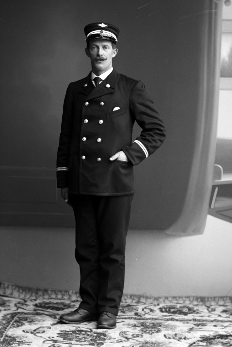 Christian Grundseth, JOHANSEN LOKFØRER, HELFIG. , NSB-UNIFORM, 15584