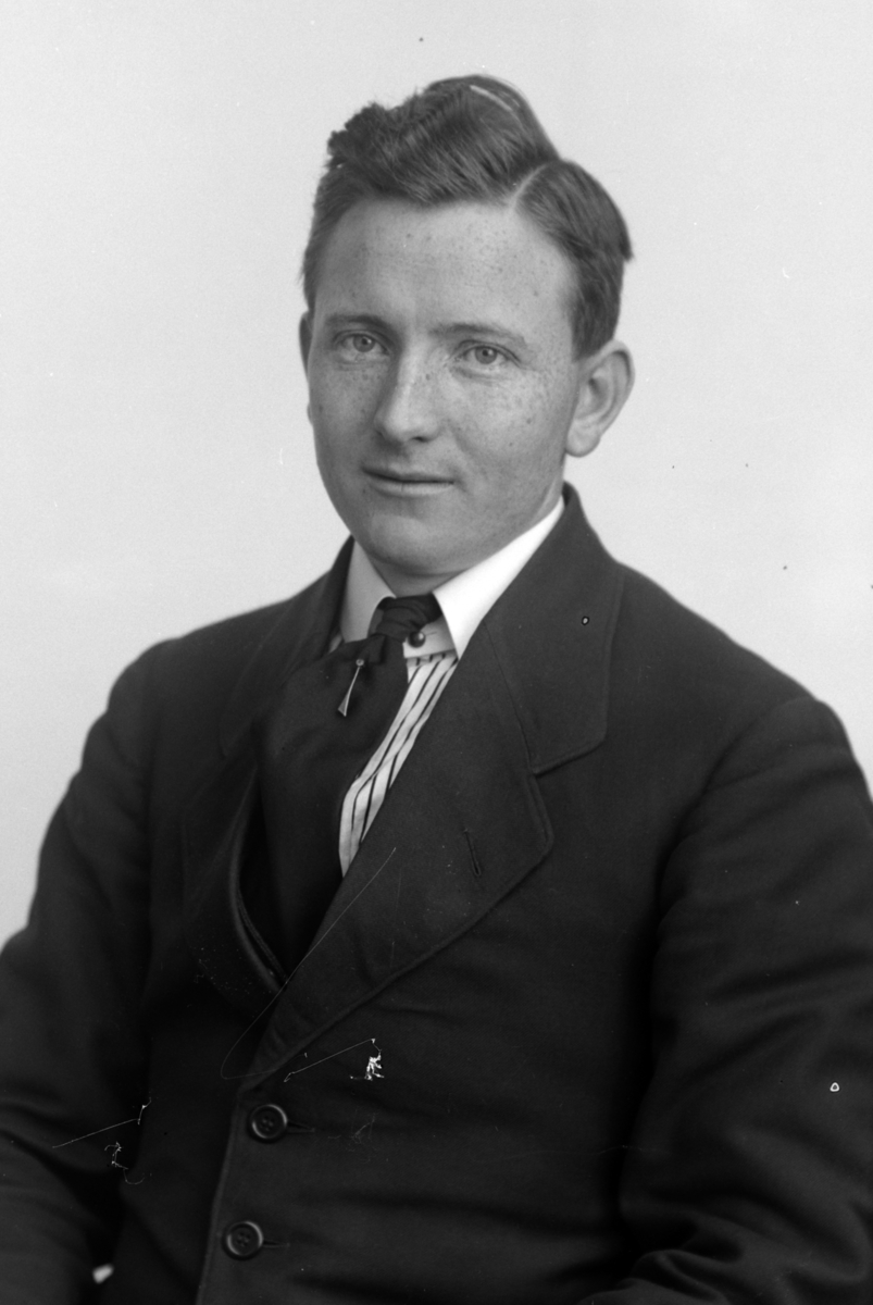 Christian Grundseth, LASSESEN E. , HALVIG. , SERTF. , 24840