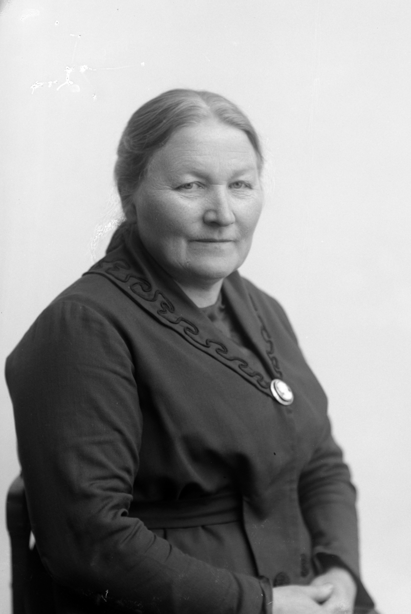 Christian Grundseth, MYHRE FRU, HALVFIG. , 25275