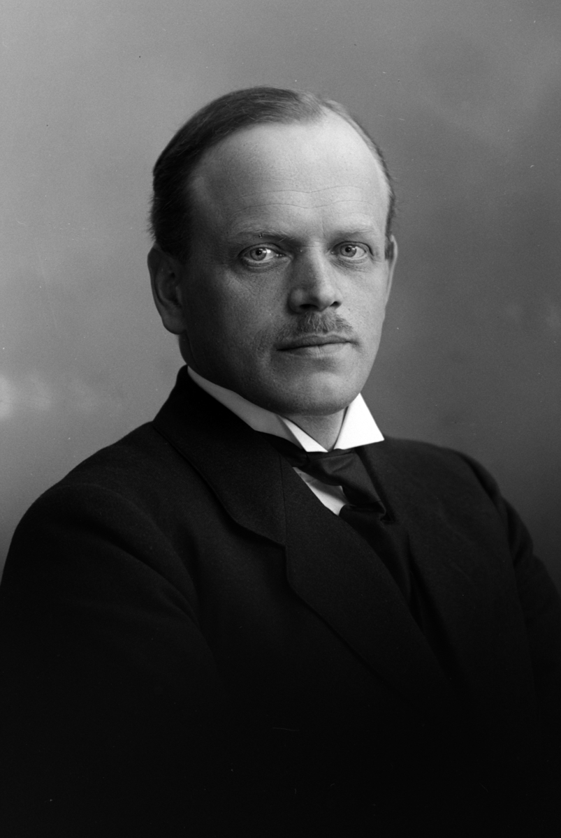 Christian Grundseth, SKØYEN MUSIKINST. , HALVFIG. , MANN, 22028