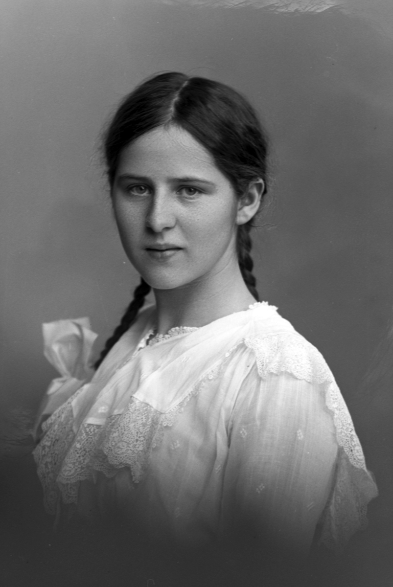 Christian Grundseth, SKAVHAUGEN KAREN AGNES, HALVFIG. , 23948