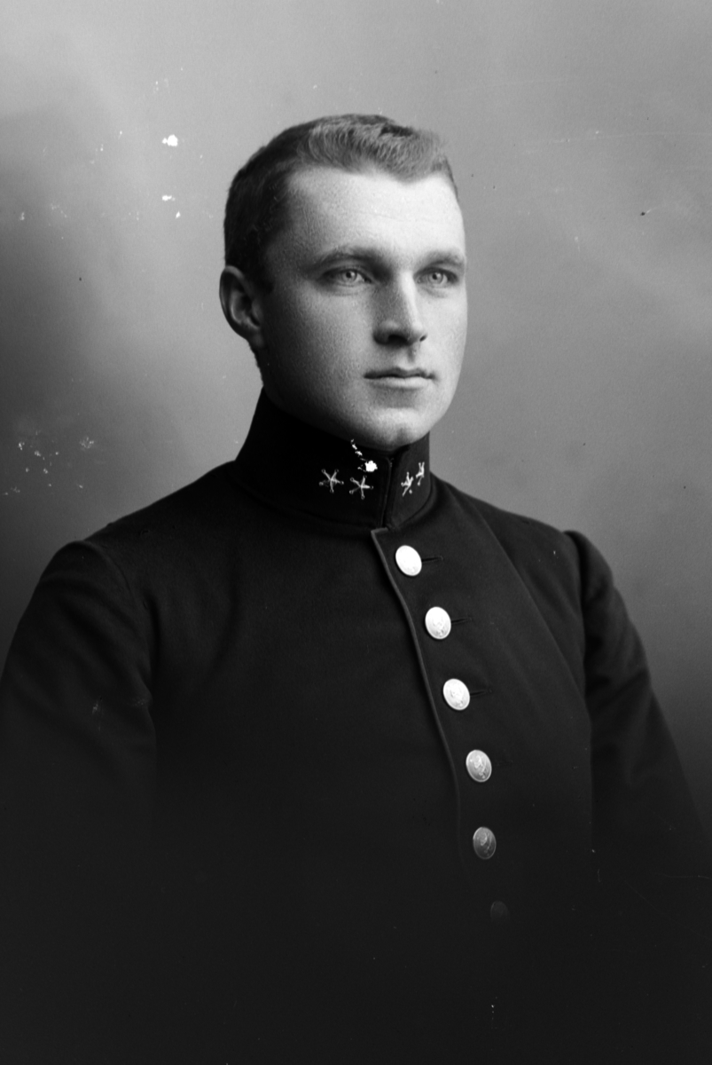 Christian Grundseth, SNARUD M. LØITNANT, FURNES, HALVFIG. , UNIFORM, 14588