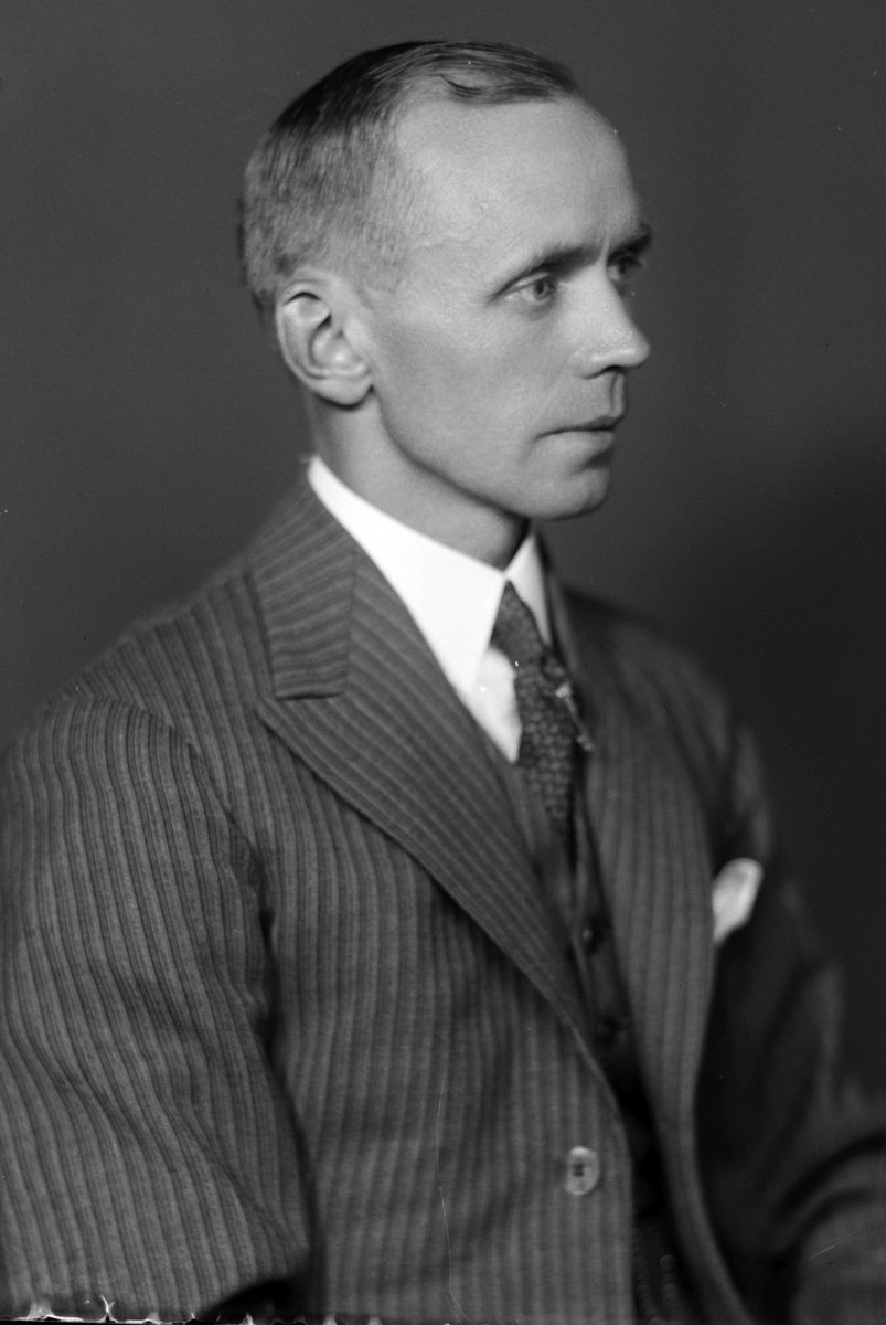 Christian Grundseth, STEEN M. , HALVFIG. , 37061