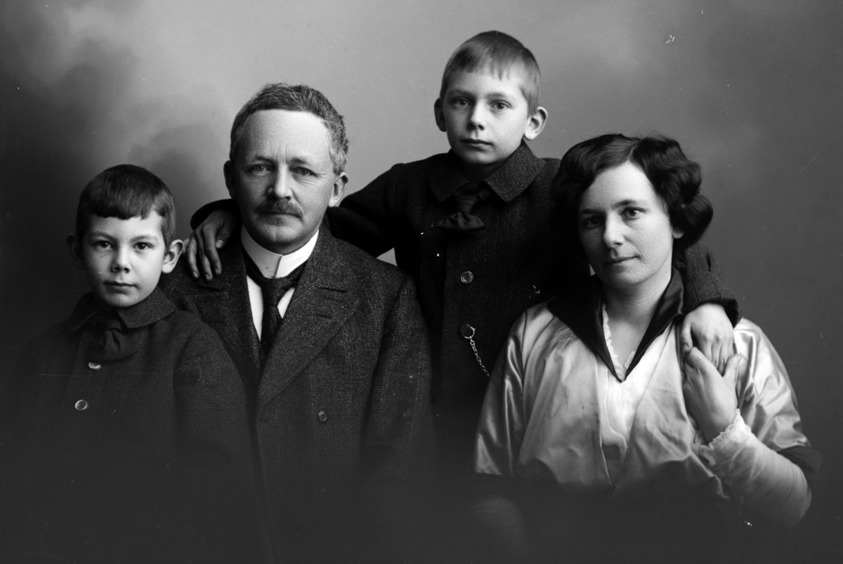 Christian Grundseth, STEEN JENS, HJELLUM, GR: 4, FAMILIE, 15666.