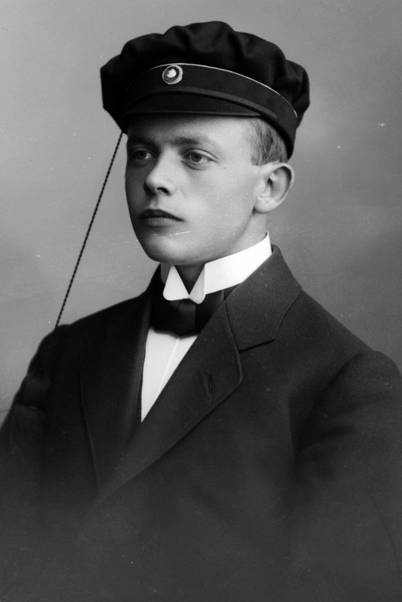 Christian Grundseth, SVEEN KARL, STUDENT, HALVFIG. , 13066