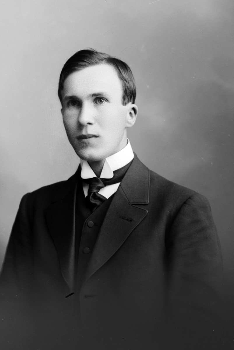 Christian Grundseth, TAALESEN THORBJØRN, HALVFIG. , 12916
