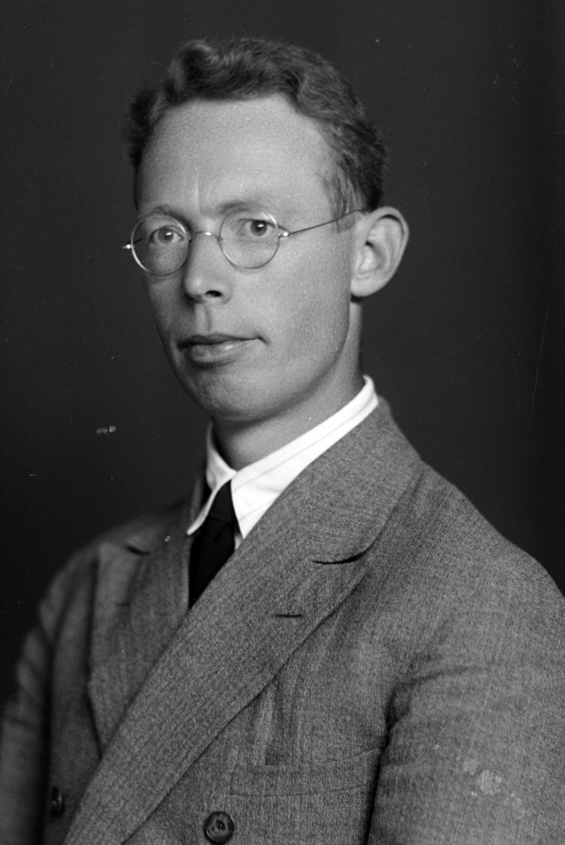 Christian Grundseth, VANGEN LÆRER, SOLVANG, HALVFIG. , 37079