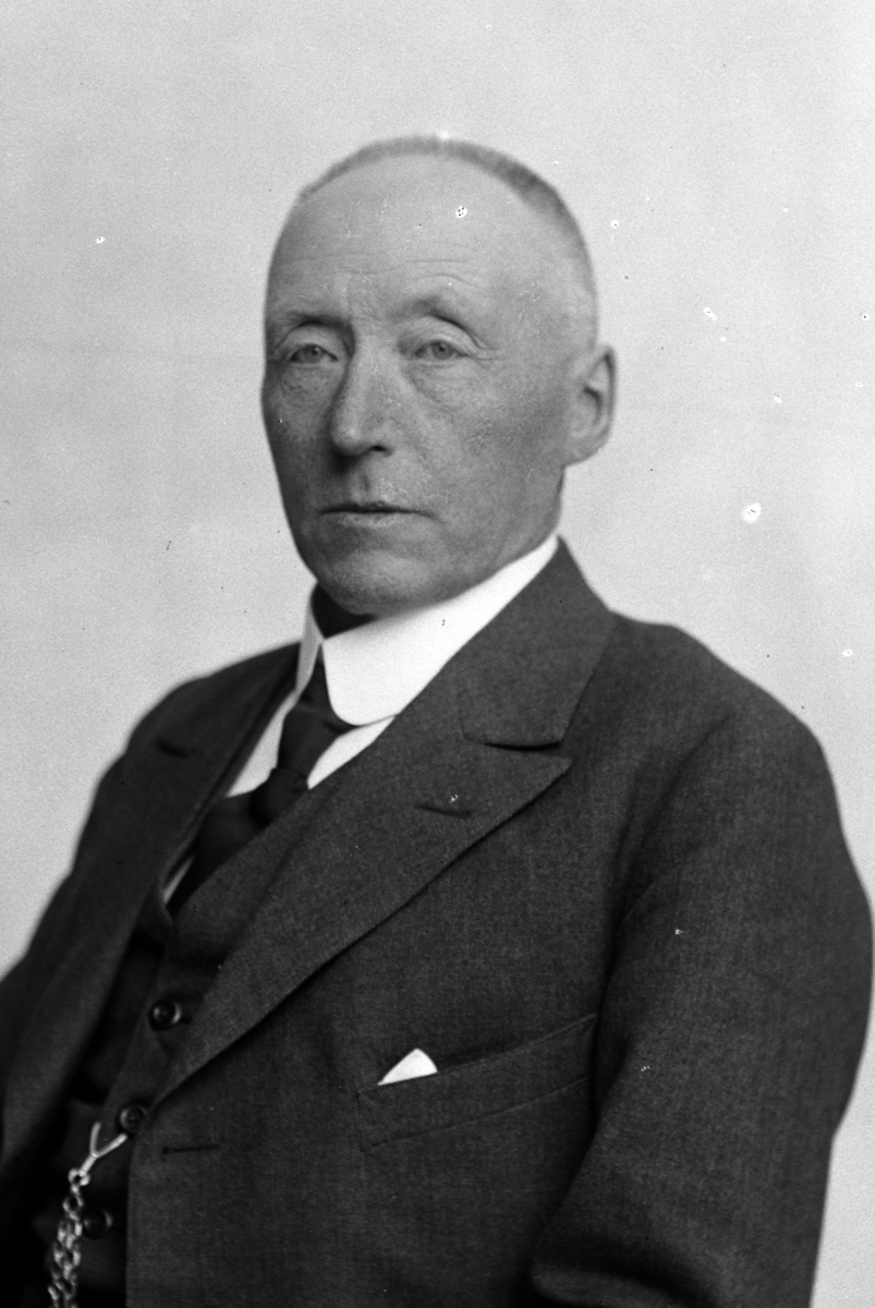 Christian Grundseth, VÆRINGSAASEN LENSMANN, HALVFIG. , SERTEFIKAT, 29345