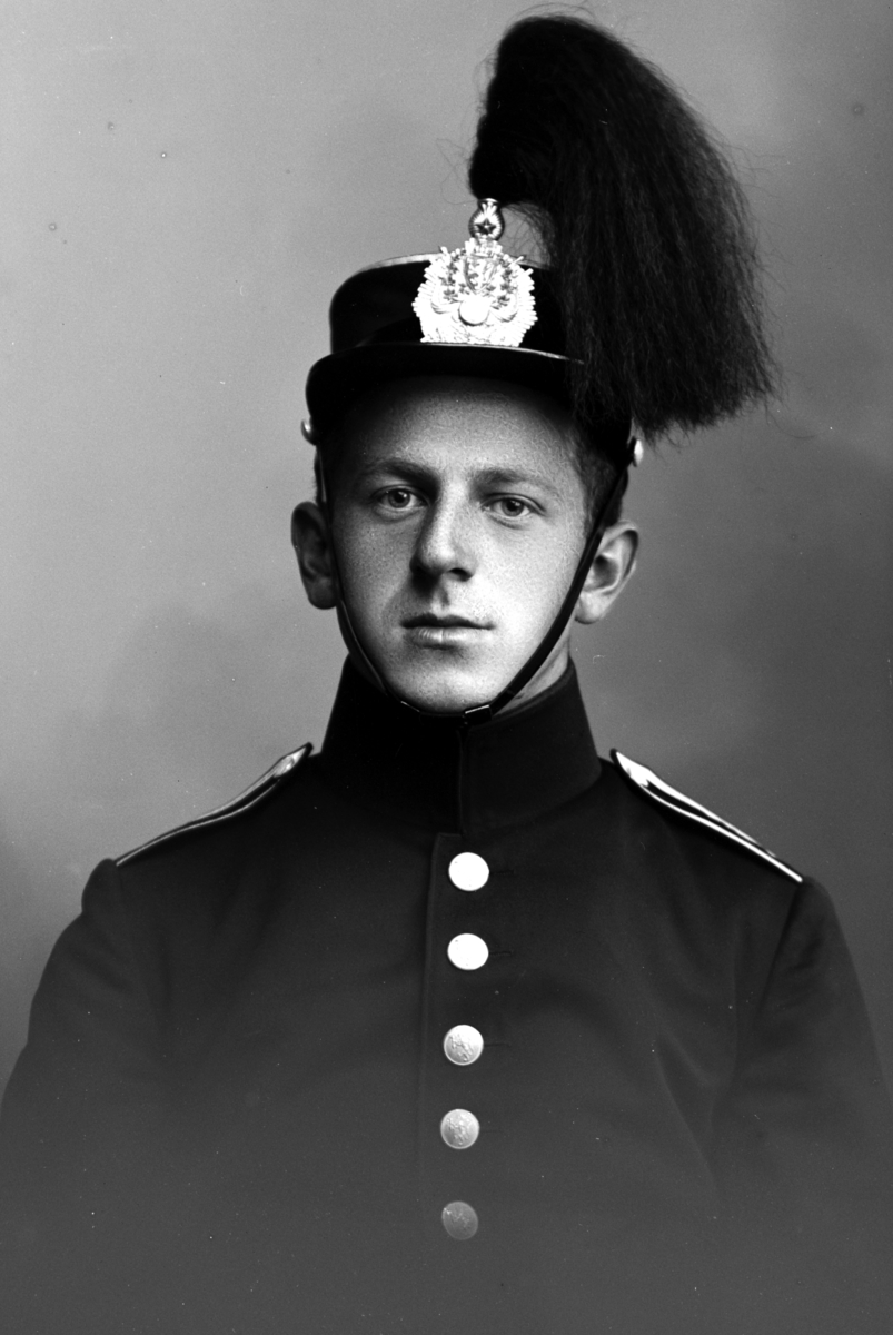 Christian Grundseth, Harald Østbye. ØSTBYE KADETT, HALVFIG. , UNIFORM, 13360