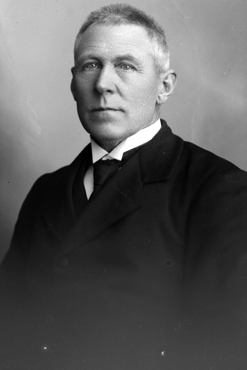 Christian Grundseth, ØSTBY LOKOMOTIVFØRER, HALVFIG. , 23300