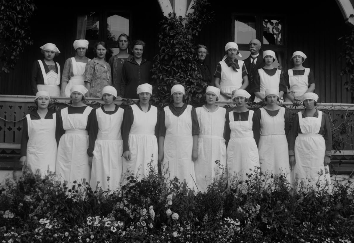 Christian Grundseth, GILLUND HUSHOLDNINGSKOLE I STANGE, 1926, GR: 19, UKJENTE ELEVER OG LÆRERE.
