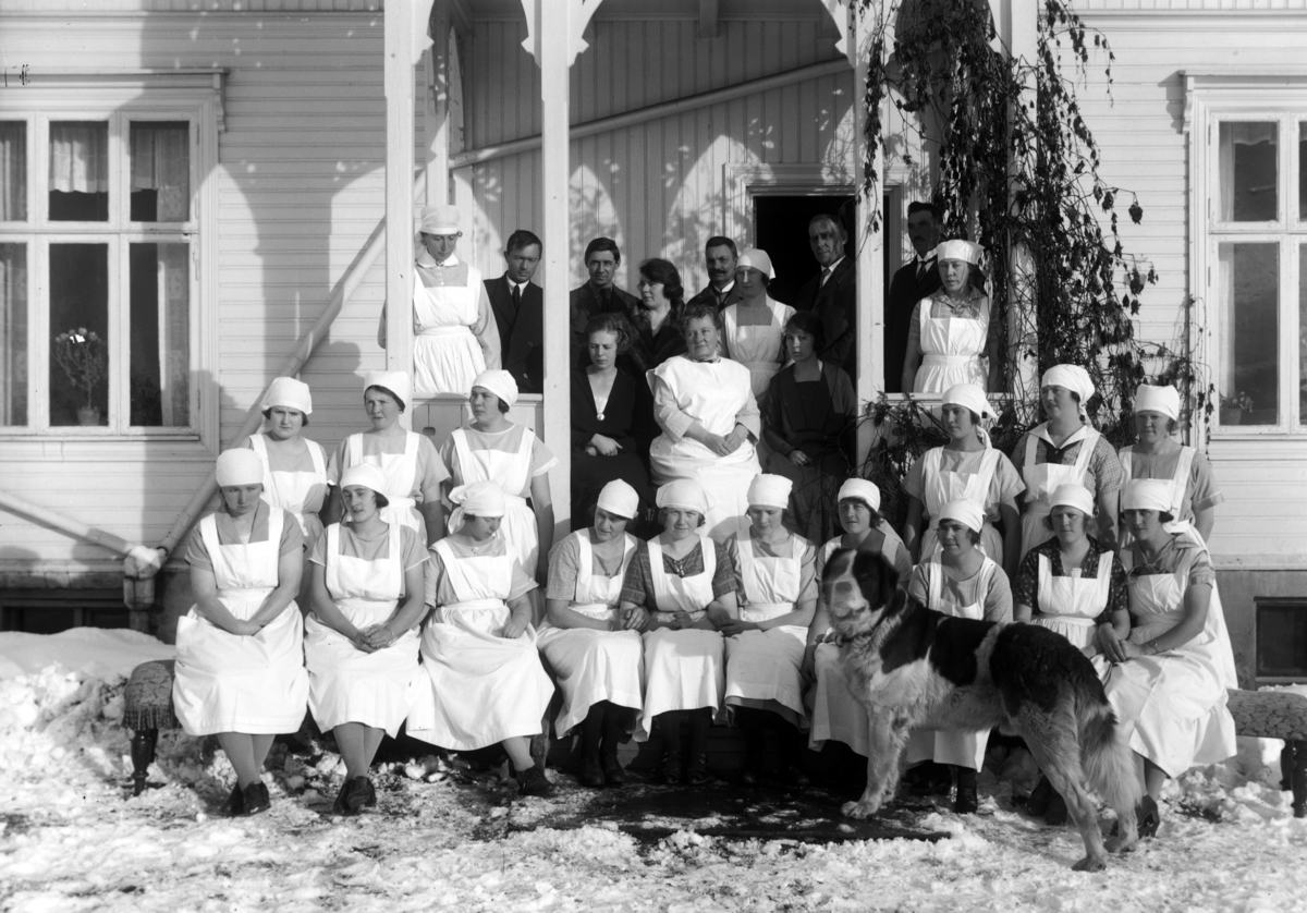 Christian Grundseth, DYSTINGBO HUSTELLSKOLE PÅ RIDABU I HAMAR, GR: 28, UKJENTE ELEVER, LÆRERE, 1925.