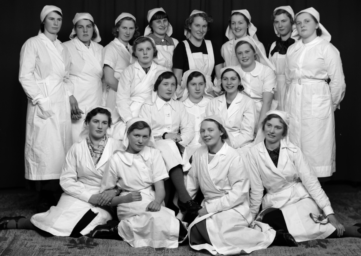 Christian Grundseth, HAMAR KOMMUNALE HUSMORSKOLE, GR: 17, UKJENTE ELEVER, HØSTEN 1937.