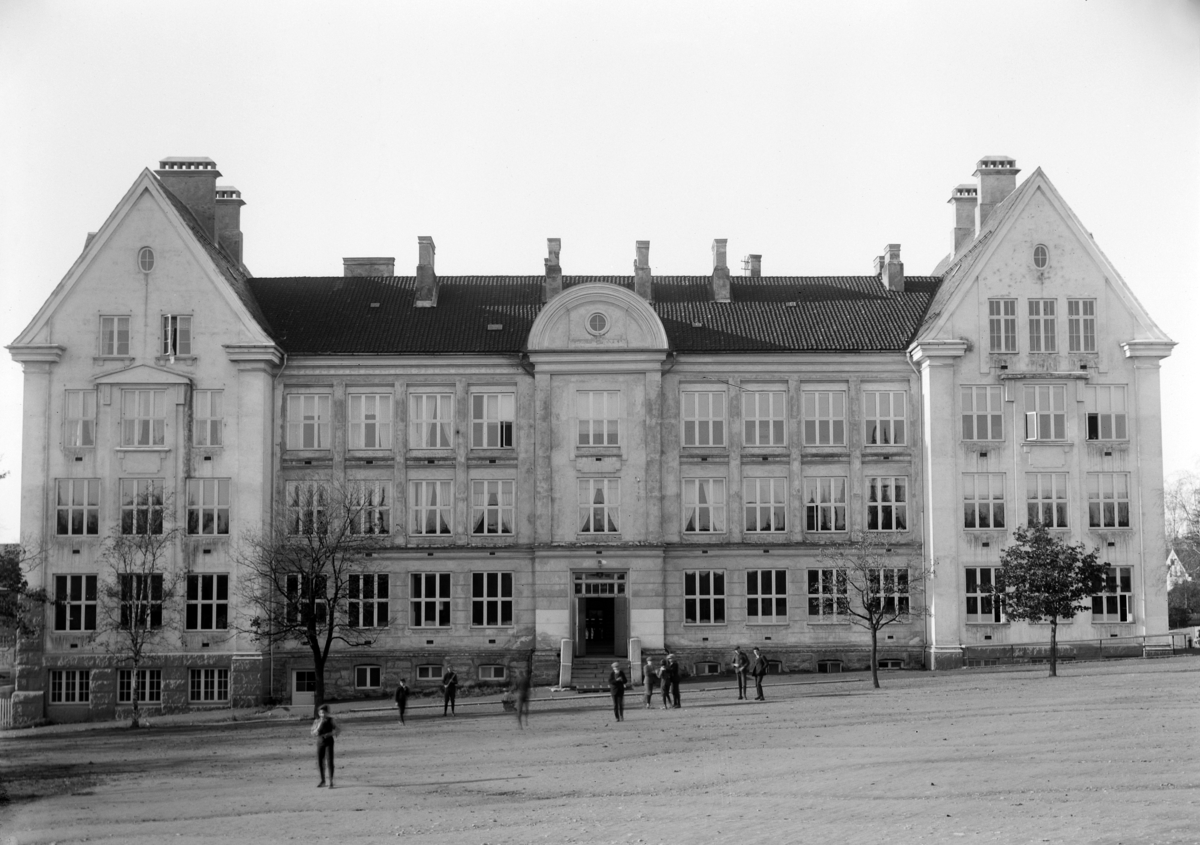 Christian Grundseth, HAMAR KATEDRALSKOLE, EKSTERIØR.