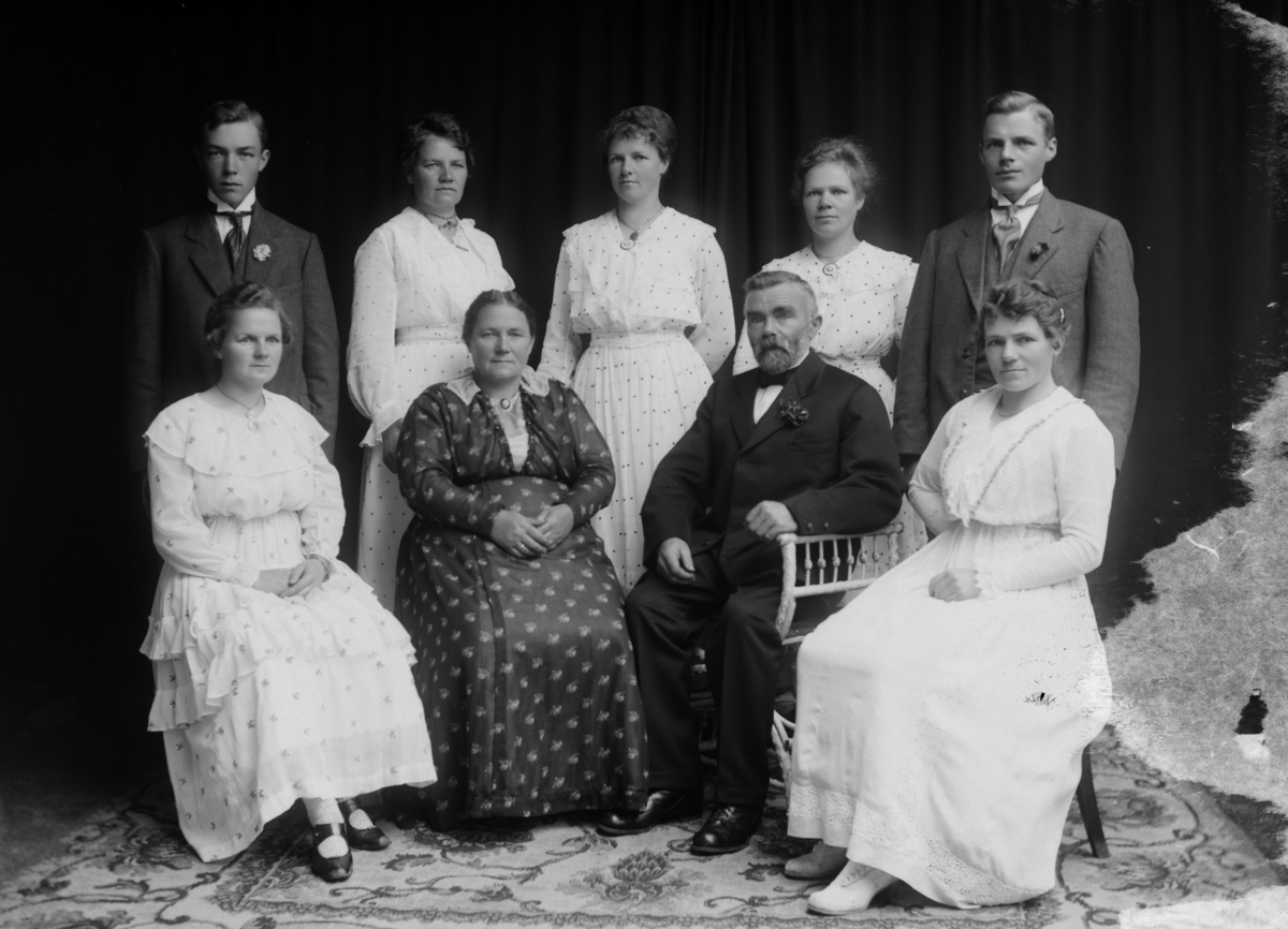 Christian Grundseth, Smestad Hans, Stange, gr: 9 familie, Hans Smestad døde 26. okt 1935.
